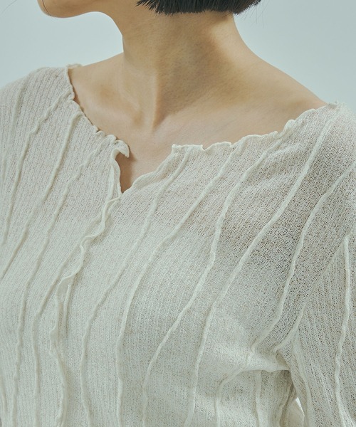 ROSE BUD(ローズバッド)の「WAVE TUCK TOP(Tシャツ/カットソー・レディース・オフホワイト/ブラック・ONE SIZE)」の9枚目の写真