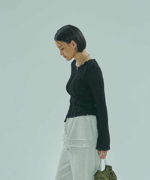 ROSE BUD(ローズバッド)の「WAVE TUCK TOP(Tシャツ/カットソー・レディース・オフホワイト/ブラック・ONE SIZE)」の12枚目の写真