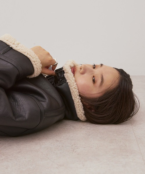 AMERICAN HOLIC(アメリカンホリック)の「ボアフェイクレザーブルゾン(その他アウター・レディース・ブラック/ダークブラウン・L/M)」の22枚目の写真