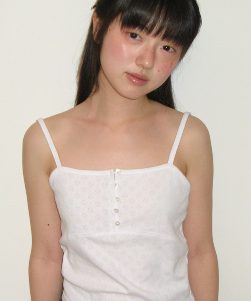 RONRON(ロンロン)の「HEART BUTTON GOLGI SLEEVELESS EYELET WHITE(Tシャツ/カットソー・レディース・その他・FREE)」の1枚目の写真
