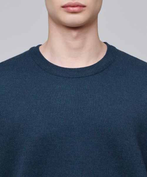 MUSINSA STANDARD（ムシンサスタンダード）の「ミニマルクルーネックニット[ターコイズ]（ニット/セーター・メンズ・その他・SMALL/MEDIUM/LARGE/X-LARGE/XX-LARGE）」の4枚目の写真