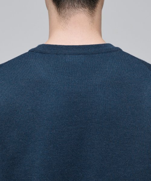 MUSINSA STANDARD（ムシンサスタンダード）の「ミニマルクルーネックニット[ターコイズ]（ニット/セーター・メンズ・その他・SMALL/MEDIUM/LARGE/X-LARGE/XX-LARGE）」の5枚目の写真