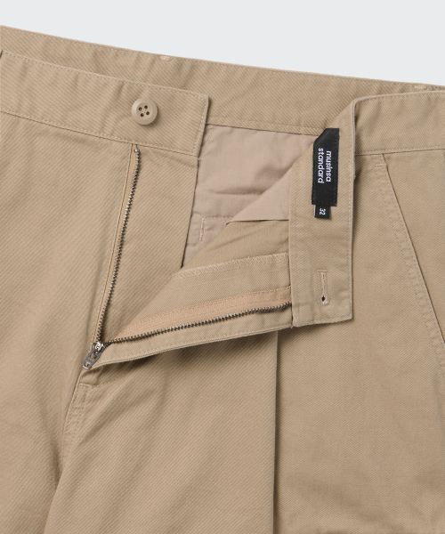 MUSINSA STANDARD（ムシンサスタンダード）の「ワンタックカーゴバミューダパンツ [ベージュ]（その他パンツ・メンズ・その他・40/31/33/26/27/28/29/38/42/36/34/32/30）」の3枚目の写真
