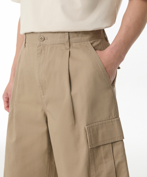 MUSINSA STANDARD（ムシンサスタンダード）の「ワンタックカーゴバミューダパンツ [ベージュ]（その他パンツ・メンズ・その他・40/31/33/26/27/28/29/38/42/36/34/32/30）」の4枚目の写真