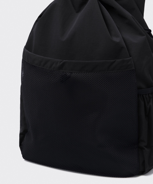 MUSINSA STANDARD（ムシンサスタンダード）の「リップストップメッシュポケットドローストリングバックパック[ブラック]（バックパック/リュック・メンズ・その他・FREE）」の10枚目の写真