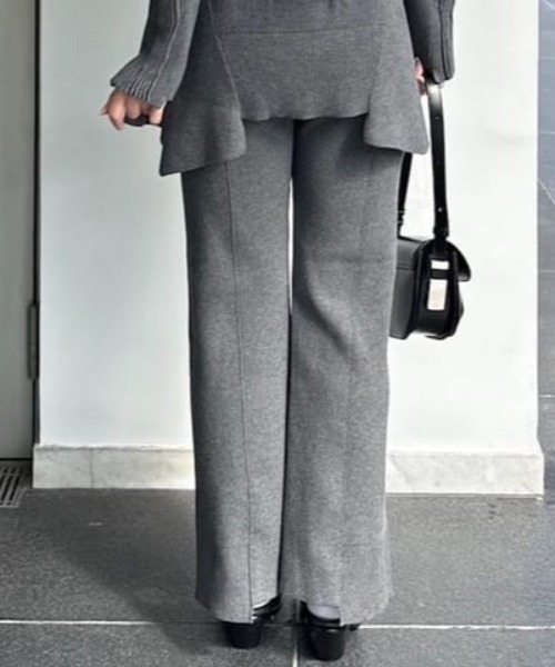 UN3D.(アンスリード)の「UN3D./アンスリード/PIN TUCK CENTER VENTS PANTS(その他パンツ・レディース・グレー/ブラック・36)」の4枚目の写真