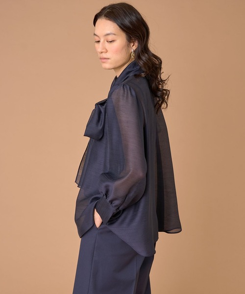 INED(イネド)の「ボイルシャンタン 2WAYボウタイブラウス(シャツ/ブラウス・レディース・アイボリー/ネイビー・7号/9号/11号)」の12枚目の写真