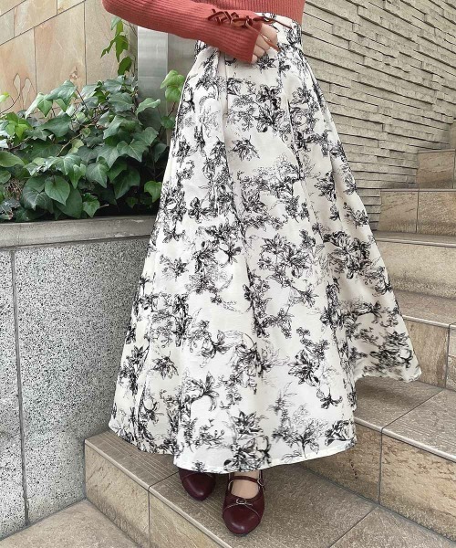 an another angelus(アンアナザーアンジェラス)の「フラワーフロッキープリントタックスカート/fint フィント(スカート・レディース・アイボリー/グレー・FREE)」の3枚目の写真