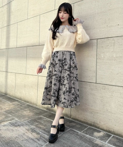 an another angelus(アンアナザーアンジェラス)の「フラワーフロッキープリントタックスカート/fint フィント(スカート・レディース・アイボリー/グレー・FREE)」の6枚目の写真