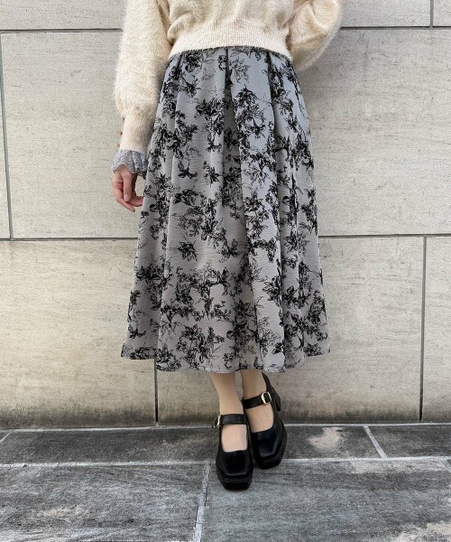 an another angelus(アンアナザーアンジェラス)の「フラワーフロッキープリントタックスカート/fint フィント(スカート・レディース・アイボリー/グレー・FREE)」の7枚目の写真