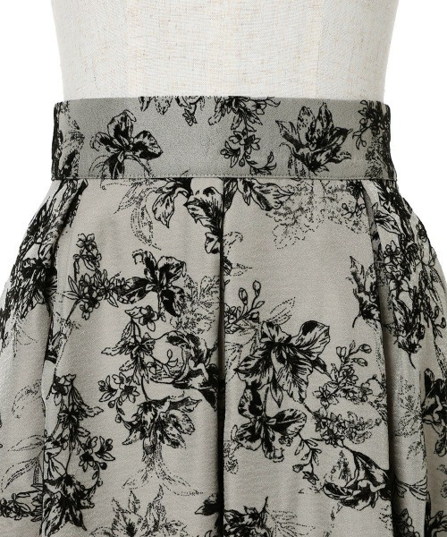 an another angelus(アンアナザーアンジェラス)の「フラワーフロッキープリントタックスカート/fint フィント(スカート・レディース・アイボリー/グレー・FREE)」の15枚目の写真