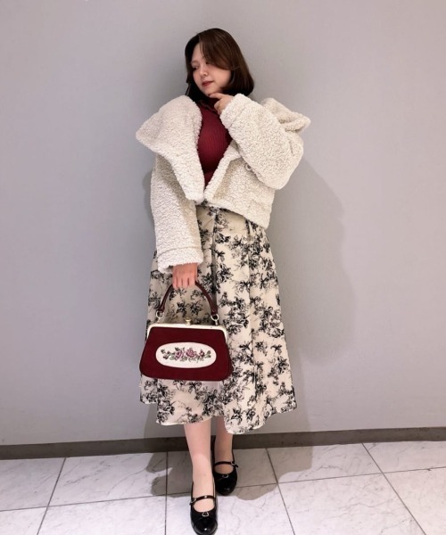 an another angelus(アンアナザーアンジェラス)の「フラワーフロッキープリントタックスカート/fint フィント(スカート・レディース・アイボリー/グレー・FREE)」の8枚目の写真