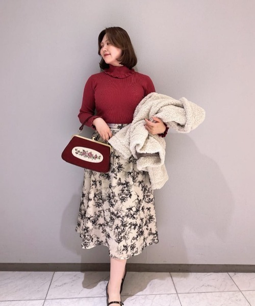 an another angelus(アンアナザーアンジェラス)の「フラワーフロッキープリントタックスカート/fint フィント(スカート・レディース・アイボリー/グレー・FREE)」の9枚目の写真