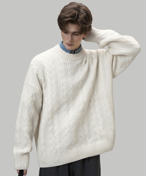 TOBEE（トゥビー）の「【TOBEE】クルーネック ケーブル編み ニット セーター（ニット/セーター・メンズ・グレイッシュベージュ/ブラック/ダークグレー/ホワイト/ブラウン・MEDIUM/LARGE/X-LARGE）」の2枚目の写真