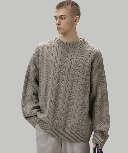 TOBEE（トゥビー）の「【TOBEE】クルーネック ケーブル編み ニット セーター（ニット/セーター・メンズ・グレイッシュベージュ/ブラック/ダークグレー/ホワイト/ブラウン・MEDIUM/LARGE/X-LARGE）」の5枚目の写真