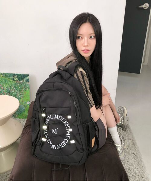 MUCENT（ムセント）の「トレバン 円形ロゴバックパック (成人男女共用)（バックパック/リュック・レディース・ブラック・FREE）」の16枚目の写真
