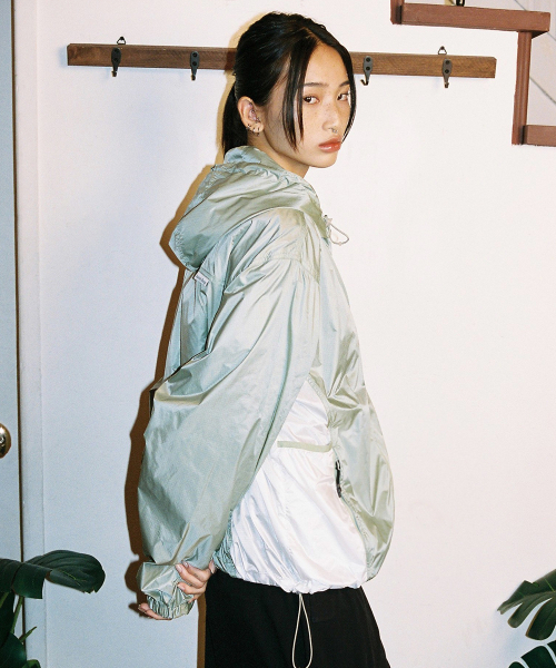Cavish（カビシ）の「LIGHT SHELL WIND BREAKER GREEN(CV2ESUB960A)（ナイロンジャケット・レディース・グリーン・MEDIUM/LARGE）」の9枚目の写真