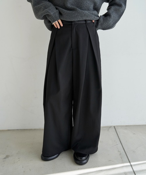 meilmada（メイルマダ）の「レザーライクベルトラインタックパンツ