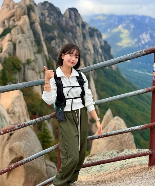 PEACEOFMIND(ピースオブマインド)の「ロゴナイロンワイドトラックパンツ(カーキ)(スウェットパンツ・メンズ・その他・MEDIUM/LARGE/X-LARGE)」の2枚目の写真