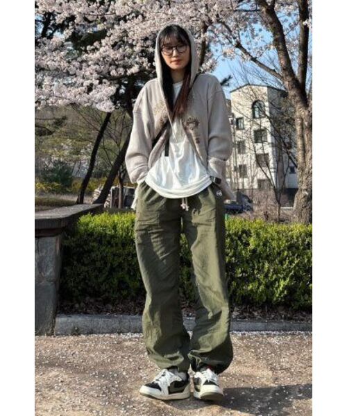 PEACEOFMIND(ピースオブマインド)の「ロゴナイロンワイドトラックパンツ(カーキ)(スウェットパンツ・メンズ・その他・MEDIUM/LARGE/X-LARGE)」の5枚目の写真