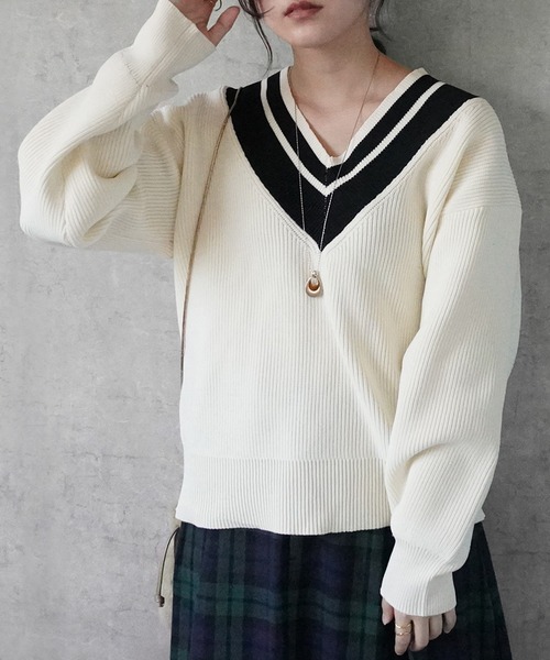SELECT LEVERY(セレクトリベリー)の「チルデンVネックニットプルオーバー(ニット/セーター・レディース・アイボリー/ブラック・FREE)」の1枚目の写真
