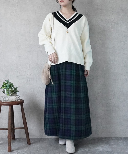 SELECT LEVERY(セレクトリベリー)の「チルデンVネックニットプルオーバー(ニット/セーター・レディース・アイボリー/ブラック・FREE)」の11枚目の写真