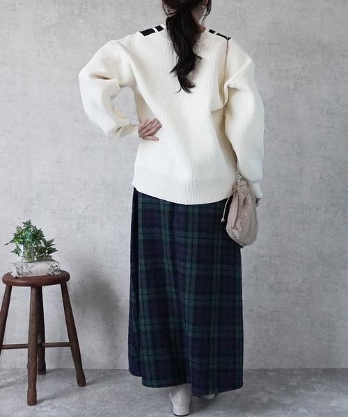 SELECT LEVERY(セレクトリベリー)の「チルデンVネックニットプルオーバー(ニット/セーター・レディース・アイボリー/ブラック・FREE)」の15枚目の写真