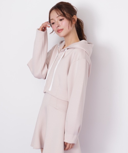 JILL by JILL STUART（ジルバイジルスチュアート）の「◇ダイバー素材ショート丈フーディ（パーカー・レディース・ブラック/グレー/ホワイト/ピンク・FREE）」の9枚目の写真