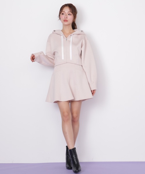 JILL by JILL STUART（ジルバイジルスチュアート）の「◇ダイバー素材ショート丈フーディ（パーカー・レディース・ブラック/グレー/ホワイト/ピンク・FREE）」の12枚目の写真