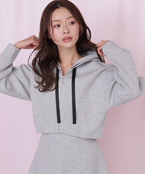 JILL by JILL STUART（ジルバイジルスチュアート）の「◇ダイバー素材ショート丈フーディ（パーカー・レディース・ブラック/グレー/ホワイト/ピンク・FREE）」の19枚目の写真