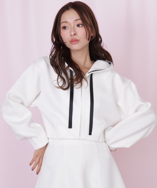 JILL by JILL STUART（ジルバイジルスチュアート）の「◇ダイバー素材ショート丈フーディ（パーカー・レディース・ブラック/グレー/ホワイト/ピンク・FREE）」の17枚目の写真