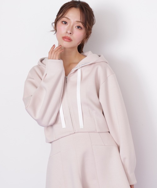 JILL by JILL STUART（ジルバイジルスチュアート）の「◇ダイバー素材ショート丈フーディ（パーカー・レディース・ブラック/グレー/ホワイト/ピンク・FREE）」の7枚目の写真