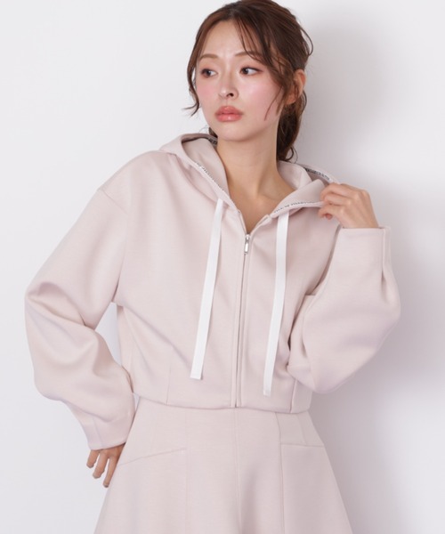 JILL by JILL STUART（ジルバイジルスチュアート）の「◇ダイバー素材ショート丈フーディ（パーカー・レディース・ブラック/グレー/ホワイト/ピンク・FREE）」の5枚目の写真