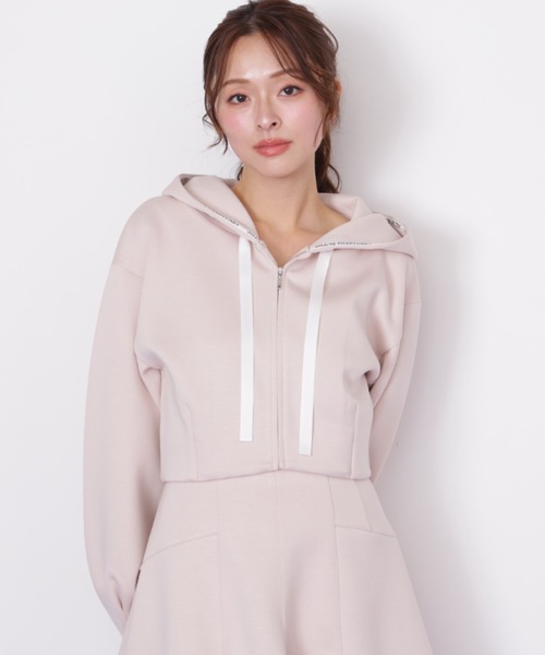 JILL by JILL STUART（ジルバイジルスチュアート）の「◇ダイバー素材ショート丈フーディ（パーカー・レディース・ブラック/グレー/ホワイト/ピンク・FREE）」の8枚目の写真