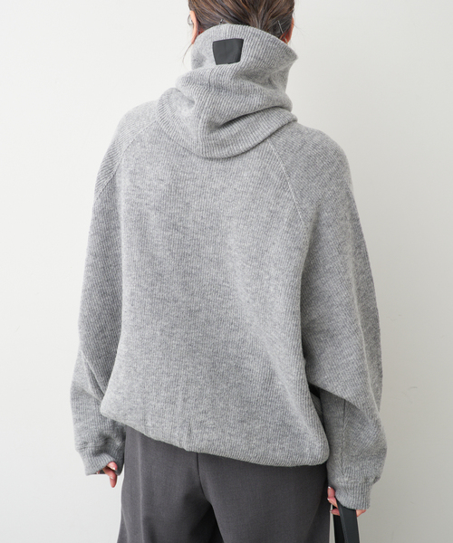 Deuxieme Classe（ドゥーズィエムクラス）の「【COGTHEBIGSMOKE/コグ ザ ビッグスモーク】ELLIS SWEAT KAI SNOOD（ニット/セーター・レディース・チャコールグレー・FREE）」の15枚目の写真