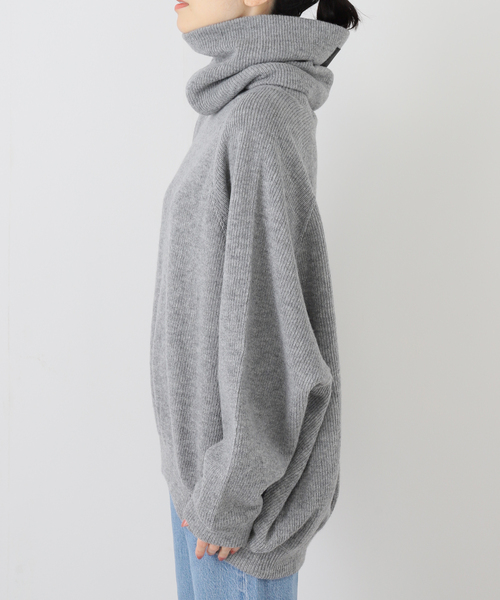 Deuxieme Classe（ドゥーズィエムクラス）の「【COGTHEBIGSMOKE/コグ ザ ビッグスモーク】ELLIS SWEAT KAI SNOOD（ニット/セーター・レディース・チャコールグレー・FREE）」の22枚目の写真