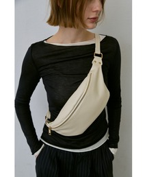 un/neu（アンノイ）の「フェイクレザーシンプルボディバッグ（ボディバッグ/ウエストポーチ）」