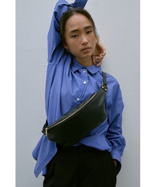 un/neu(アンノイ)の「シンプルスリングボディバッグ(ボディバッグ/ウエストポーチ・レディース・アイボリー/ブラック/ブラウン・FREE)」の6枚目の写真