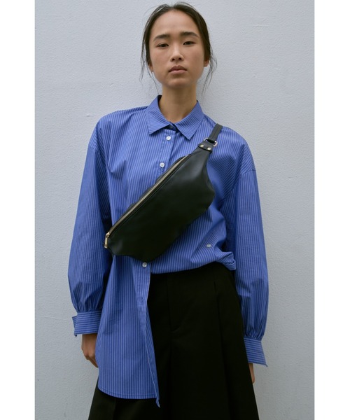 un/neu(アンノイ)の「シンプルスリングボディバッグ(ボディバッグ/ウエストポーチ・レディース・アイボリー/ブラック/ブラウン・FREE)」の8枚目の写真