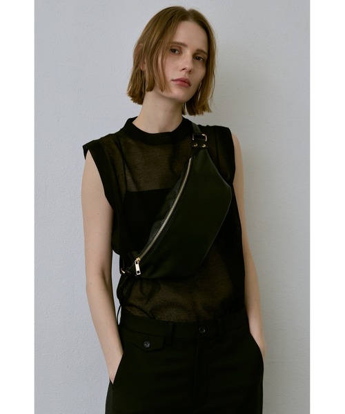 un/neu(アンノイ)の「シンプルスリングボディバッグ(ボディバッグ/ウエストポーチ・レディース・アイボリー/ブラック/ブラウン・FREE)」の17枚目の写真