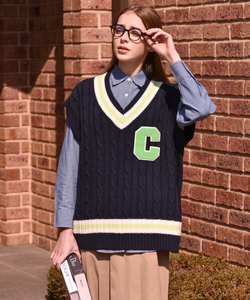 CONCEPTCOLLEGE（コンセプトカレッジ）の「ライトグリーンCパッチVネックネイビーニットベスト[男女共用]（ベスト・レディース・その他・FREE）」の3枚目の写真