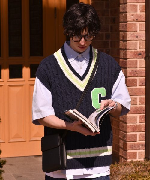 CONCEPTCOLLEGE（コンセプトカレッジ）の「ライトグリーンCパッチVネックネイビーニットベスト[男女共用]（ベスト・レディース・その他・FREE）」の5枚目の写真