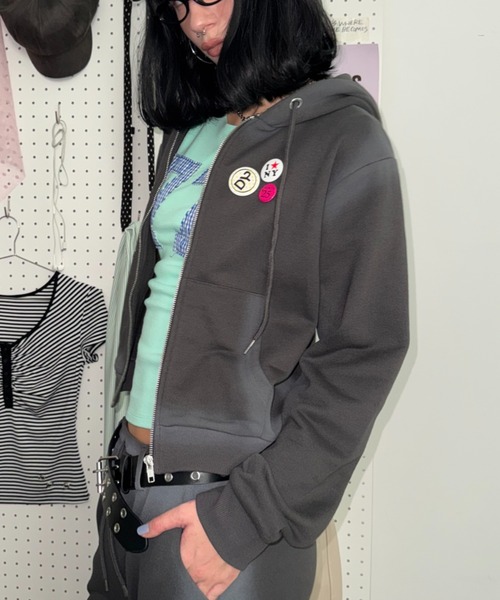 SHAGGIE(シャギー)の「フェードスプレーロゴスウェットパーカー(セットアップ)(パーカー・レディース・グレー/チャコールグレー/イエロー・FREE)」の17枚目の写真