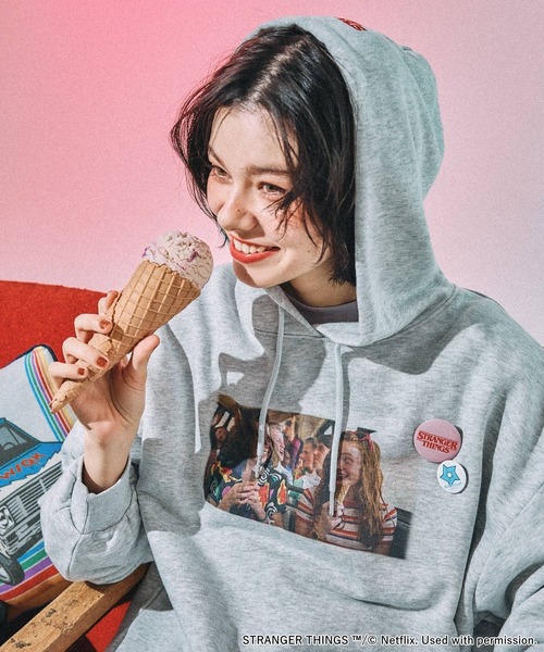 niko and...（ニコアンド）の「【STRANGER THINGS】コラボ 缶バッチ付きパーカー（パーカー・レディース・グレー/チャコール/ナチュラル/オフホワイト・MEDIUM/LARGE）」の17枚目の写真