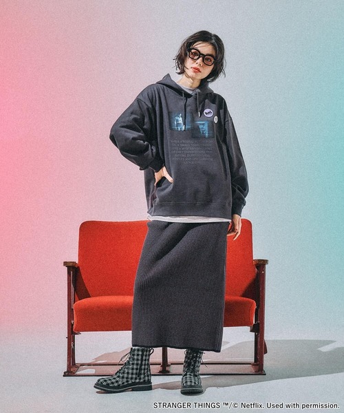 niko and...（ニコアンド）の「【STRANGER THINGS】コラボ 缶バッチ付きパーカー（パーカー・レディース・グレー/チャコール/ナチュラル/オフホワイト・MEDIUM/LARGE）」の18枚目の写真