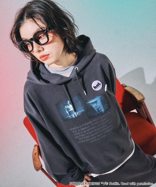 niko and...（ニコアンド）の「【STRANGER THINGS】コラボ 缶バッチ付きパーカー（パーカー・レディース・グレー/チャコール/ナチュラル/オフホワイト・MEDIUM/LARGE）」の22枚目の写真