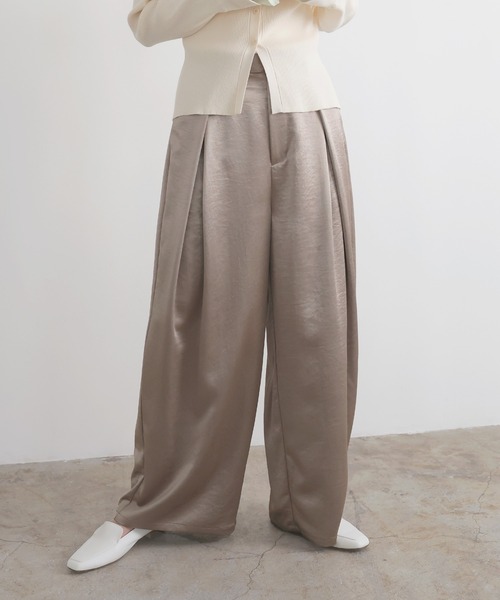 LIAN（リアン）の「サテンタックワイドパンツ（スラックス・レディース・アイボリー/ブラック/グレイッシュベージュ/ピンク・FREE）」の16枚目の写真