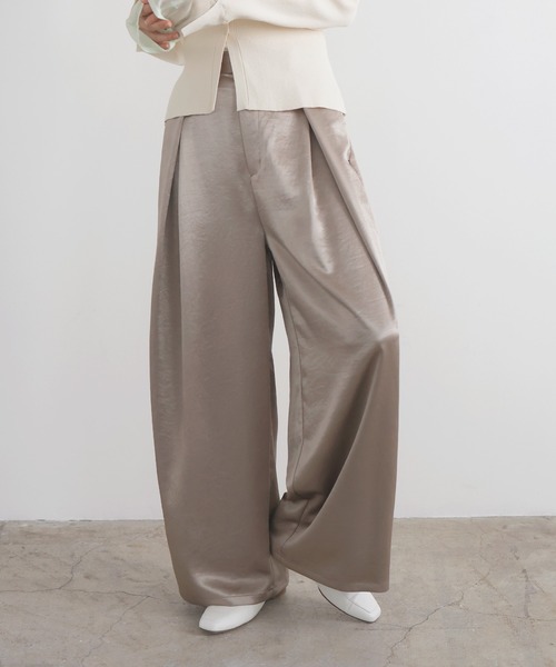 LIAN（リアン）の「サテンタックワイドパンツ（スラックス・レディース・アイボリー/ブラック/グレイッシュベージュ/ピンク・FREE）」の17枚目の写真