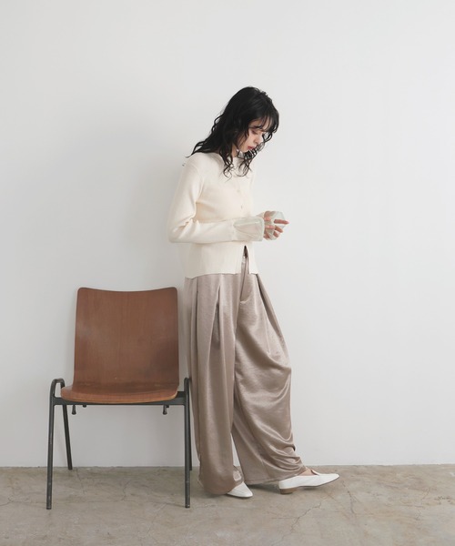 LIAN（リアン）の「サテンタックワイドパンツ（スラックス・レディース・アイボリー/ブラック/グレイッシュベージュ/ピンク・FREE）」の19枚目の写真