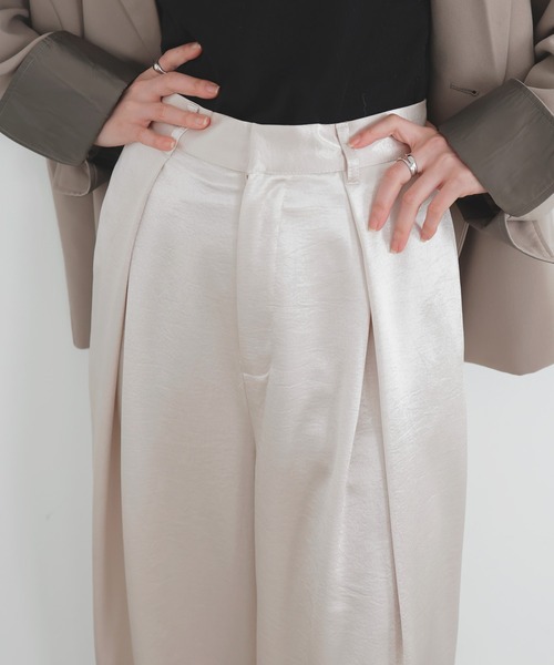 LIAN（リアン）の「サテンタックワイドパンツ（スラックス・レディース・アイボリー/ブラック/グレイッシュベージュ/ピンク・FREE）」の13枚目の写真